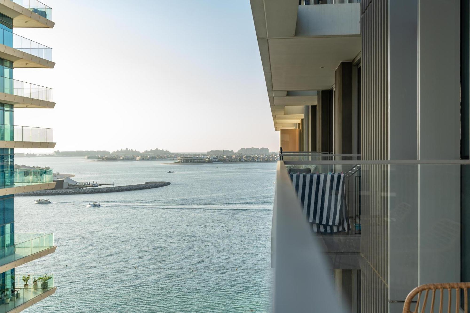 White Sage Sun And 1br At Isle Emaar Beachfront * Dubaï
